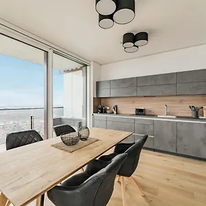 https://luxury-apartment-no1-rooftop-pool-23th-floor.vienna-besthotels.com